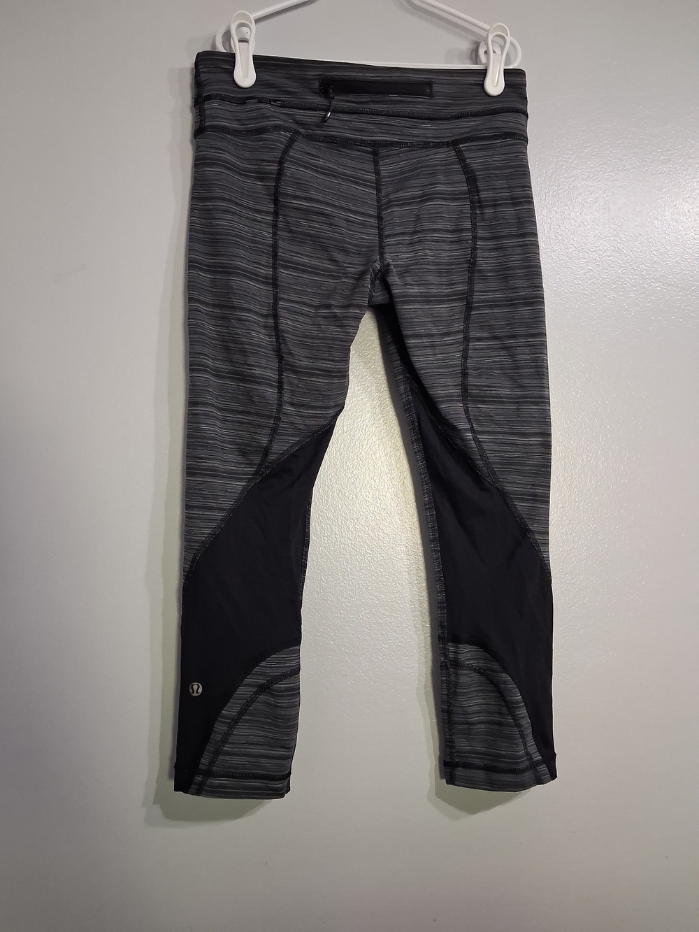 Lululemon Run: Inspire Crop II (Mesh) Size 6 - Picture 5 of 12